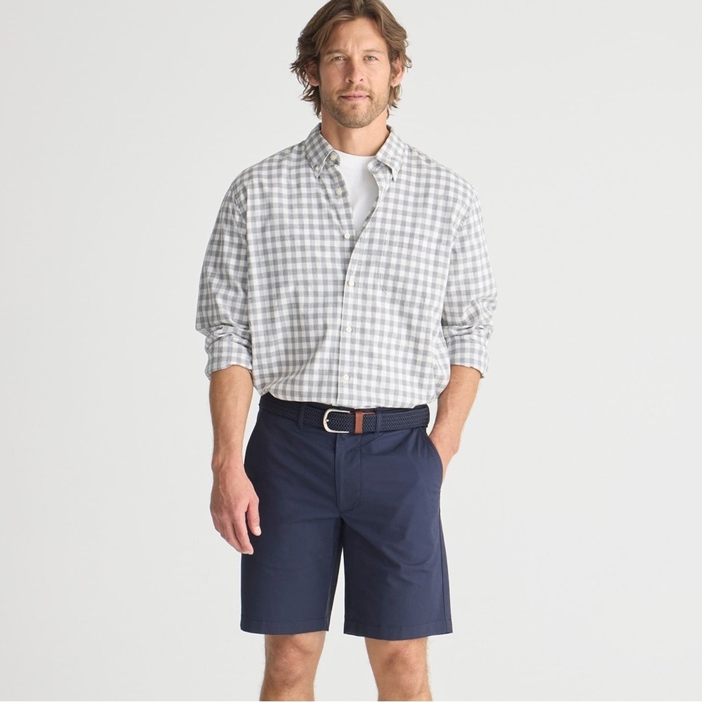 NWOT J.Crew 9" stretch chino short. In Navy